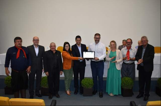 Entrega da Placa de Homenagem - Legislativo