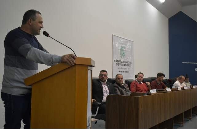 Foto da notícia Vereador Bresco tem aprovada Indicação para revitalização das paradas de ônibus em Nova Petrópolis (1627)