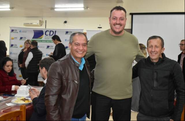 Foto da notícia Vereadores participam de reunião para prestação de contas das pontes da Cooperação e Felizcidade (1629)