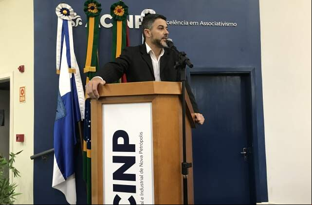 Mateus Zucolotto na tirbuna